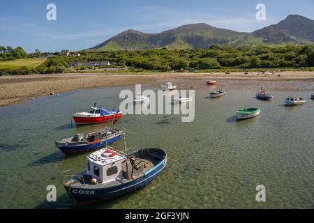 En regardant le long de la côte nord de la péninsule de Llyn depuis le dessus de Nant Gwrtheyrn un vieux village minier sur la côte nord de la péninsule de Llyn Nord Wal Banque D'Images