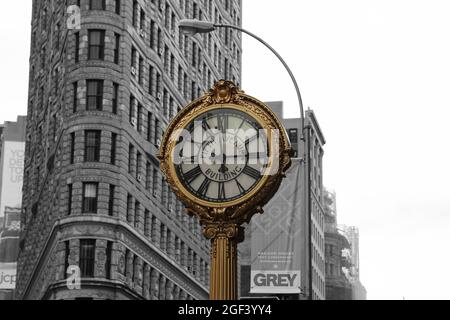 New York City Flatiron Building et 5e Avenue Building Clock Banque D'Images