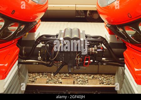 FRANCFORT, ALLEMAGNE - 20 août 2021 : couplage automatique Scharfenberg de deux wagons DB de classe 632 'Pesa Link II', gare centrale de Francfort. Joli requin Banque D'Images