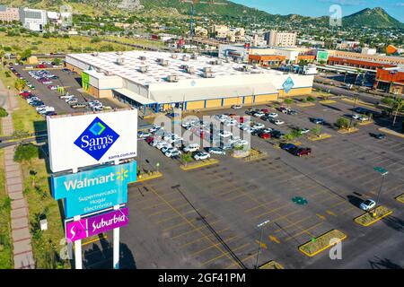 SAMS Club, Walmart et Suburbia entrepôt de gros et parking sur Paseo Río Sonora ou Vado del Rio Sonora. Hermosillo, Mexique. (Photo par Luis Gut Banque D'Images