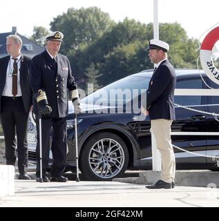 Le roi Harald et la reine Sonja débarque le yacht royal Norge à Oslo, en Norvège, le 23 août 2021. Photo de Marius Gulliksrud/Stella Pictures/ABACAPRESS.COM Banque D'Images