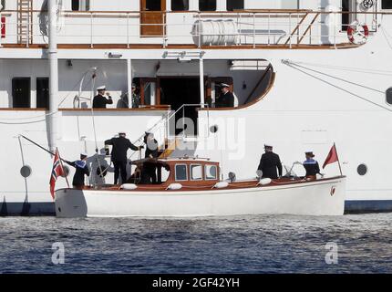 Le roi Harald et la reine Sonja débarque le yacht royal Norge à Oslo, en Norvège, le 23 août 2021. Photo de Marius Gulliksrud/Stella Pictures/ABACAPRESS.COM Banque D'Images