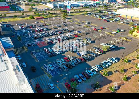 Walmart et parking sur le Paseo Río Sonora ou Vado del Rio Sonora. Hermosillo, Mexique. (Photo de Luis Gutierrez / NortePhoto.com) Walmart y esta Banque D'Images