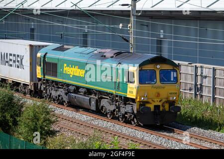 Freightliner classe 66 - 66506 'Crewe Regeneration' passant la DIRFT Banque D'Images