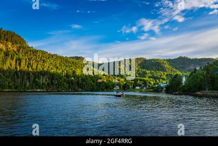 Belle matinée à Sainte Rose du Nord, un petit village pittoresque sur les rives du fjord du Saguenay au Québec (Canada) Banque D'Images