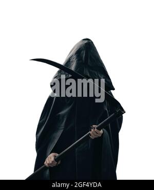 Mort tenant un scythe sur fond blanc. Banque D'Images