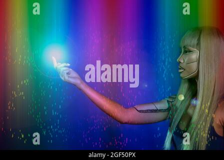 Robot femme avec un doigt brillant sur fond multicolore Banque D'Images
