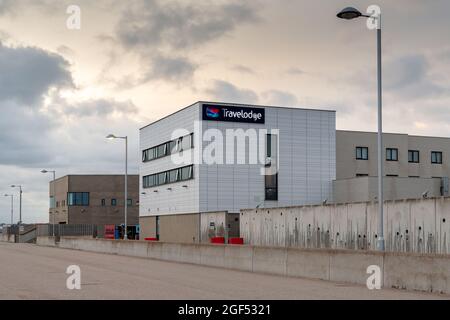 New Brighton, Wirral, Royaume-Uni: Travelodge Wallasey, Marine point Retail and Leisure Park, vu de Ian Fraser Walk. Banque D'Images