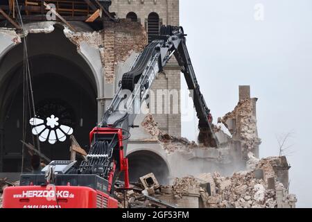 IMMERRATH, ALLEMAGNE - 08 janvier 2018 : démolition de la cathédrale Saint-Lambertus à Immerrath, Allemagne Banque D'Images