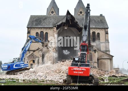 IMMERRATH, ALLEMAGNE - 08 janvier 2018 : démolition de la cathédrale Saint-Lambertus à Immerrath, Allemagne Banque D'Images