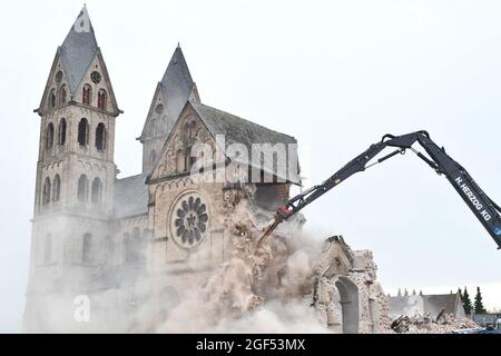 IMMERRATH, ALLEMAGNE - 08 janvier 2018 : démolition de la cathédrale Saint-Lambertus à Immerrath, Allemagne Banque D'Images