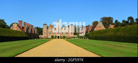 Allée de Blickling Hall et jardins Norfolk Angleterre. Banque D'Images