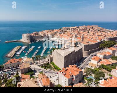 Vue panoramique sur la ville fortifiée, Dubrovnik, Croatie. Banque D'Images