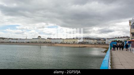 Llandudno, au pays de Galles, le temps d'un ciel nuageux Banque D'Images