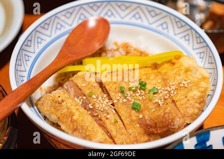 Set de sushi et sashimi et repas de porc chop photo du stock alimentaire japonais Banque D'Images