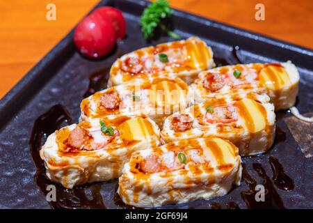 Set de sushi et sashimi et repas de porc chop photo du stock alimentaire japonais Banque D'Images