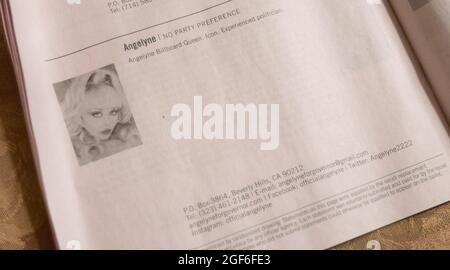 23 août 2021 : le bulletin de vote officiel et le guide d'information des électeurs pour l'élection de rappel des gouverneurs de la Californie 2021 se trouvent dans une maison à San Diego, en Californie, le lundi 23 août 2021. Les candidats les plus importants et les plus intéressants pour le gouverneur de la Californie sont Caitlyn Jenner, Larry Elder, Kevin Faulconer et Angelyne. L'élection de rappel aura lieu dans trois semaines le mardi 14 septembre 2021. (Image de crédit : © Rishi DekaZUMA Press Wire) Banque D'Images