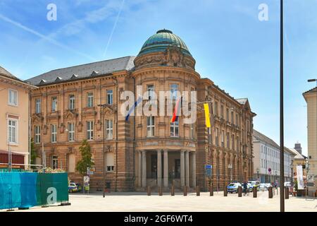 Karlsruhe, Allemagne - août 2021: Poste de police "Polizeirefer Karlsruhe-Marktplatz" dans l'ancien bâtiment historique sur la place du marché Banque D'Images