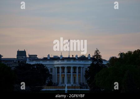 Washington, États-Unis. 13 avril 2021. Photo prise le 13 avril 2021 montre la Maison Blanche à Washington, DC, aux États-Unis. Credit: Shen Ting/Xinhua/Alay Live News Banque D'Images