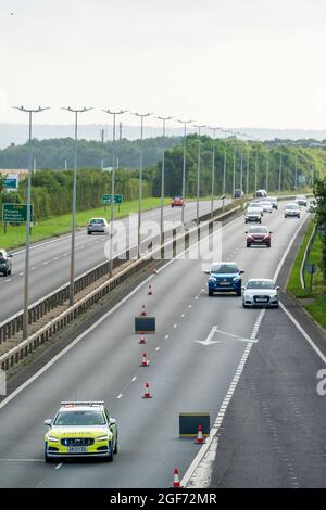 Herne Bay, Kent, Angleterre, Royaume-Uni. 24 août 2021. Circulation aux heures de pointe retardée sur la côte du Kent. Suite à un suicide sur la A299 London à la route principale de Thanet, la route a été fermée dans les deux directions de Whitstable à Herne Bay ce matin à partir de 8 heures. Apparemment, un homme s'accroche à un pont près de la sortie de la baie Herne. Credit; Malcolm Fairman/Alay Live News Banque D'Images