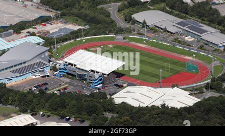 Vue aérienne du stade South Leeds et du John Charles Center for Sport, 5 emplacements côte à côte Banque D'Images