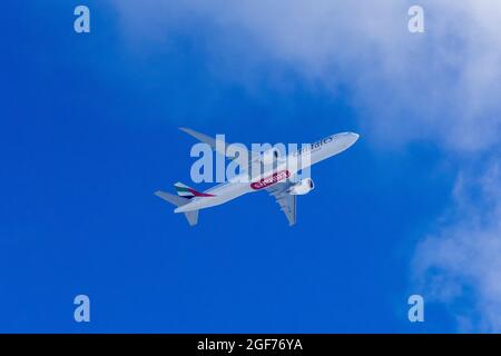 Emirates Airliner Boeing 777-300 ER en vol. Banque D'Images