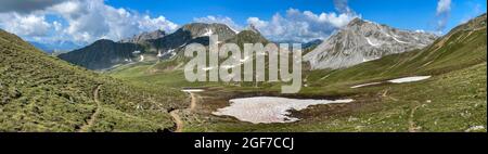 Vue vers Arosa depuis le Choerbschhorn, Davos, Grisons, Suisse Banque D'Images