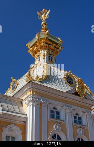 L'église de Pierre et Paul dans le Grand Palais Peterhof, Petrodvorets, Russie Banque D'Images