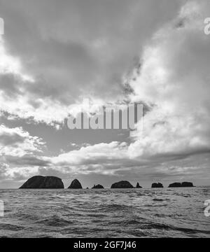 Les rochers Galtashan à l'ouest des Shiant Isles dans les Hébrides extérieures. Banque D'Images