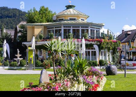 Parc sur le lac Wolfgang, Sankt Gilgen am Wolfgangsee, Salzkammergut, Land Salzbourg, Autriche Banque D'Images