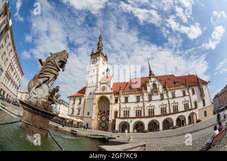 Fontaine Hercules avec hôtel de ville à Olomouc (UNESCO) République tchèque Banque D'Images