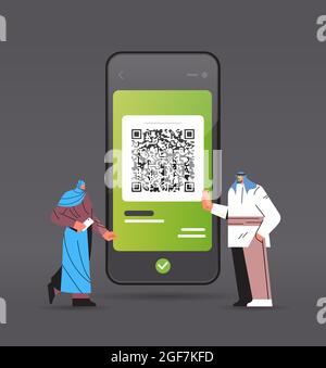 les voyageurs arabes qui utilisent un passeport d'immunité numérique avec code qr sur l'écran d'un smartphone risquent une pandémie de covid-19 sans risque Illustration de Vecteur