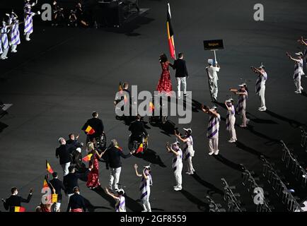 La délégation belge en photo lors de la cérémonie d'ouverture des Jeux paralympiques de Tokyo de 2020, le mardi 24 août 2021, à Tokyo, au Japon. Le paralympi Banque D'Images