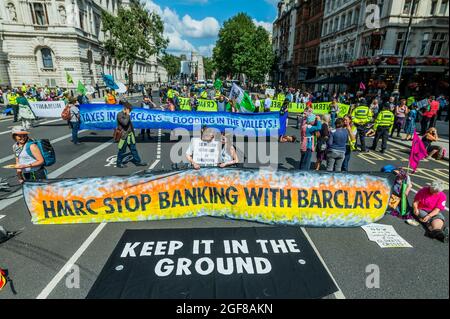 Londres, Royaume-Uni. 24 août 2021. Extinction rébellion commence deux semaines de protestation, sous le nom d'impossible rébellion, à Londres. Crédit : Guy Bell/Alay Live News Banque D'Images