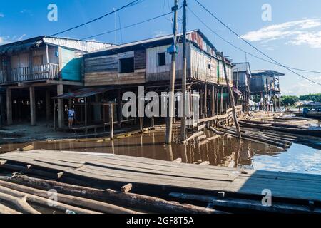 IQUITOS, PÉROU - 19 JUILLET 2015 : environs du port de Bellavista Nanay à Iquitos, Pérou Banque D'Images