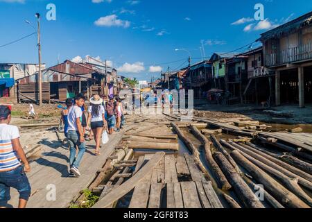 IQUITOS, PÉROU - 19 JUILLET 2015 : environs du port de Bellavista Nanay à Iquitos, Pérou Banque D'Images