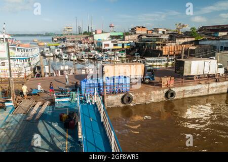 SANTANA, BRÉSIL - 31 JUIN 2015 : vue sur un port dans la ville de Santana près de Macapa, Brésil Banque D'Images