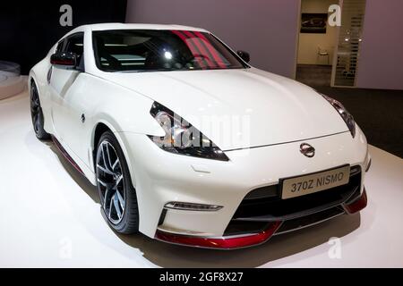 La voiture de sport Nissan 370Z Nismo a été présentée au salon automobile Autosalon de Bruxelles Expo. Belgique - 12 janvier 2016 Banque D'Images