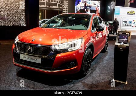 La voiture multisegment DS 4 a été présentée au salon automobile Autosalon de l'Expo de Bruxelles. Belgique - 12 janvier 2016 Banque D'Images