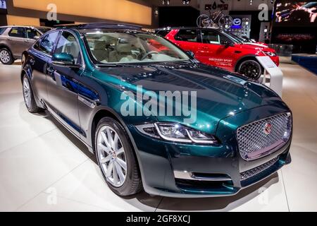 La voiture Jaguar XJ a été présentée au salon automobile Autosalon de Bruxelles Expo. Belgique - 12 janvier 2016 Banque D'Images