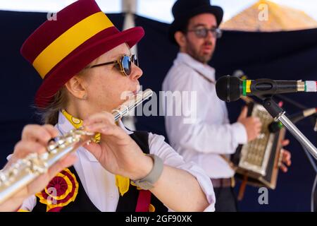 Marisco Morris se exécutant à la semaine folklorique Broadescaliers, le 2021 août Banque D'Images