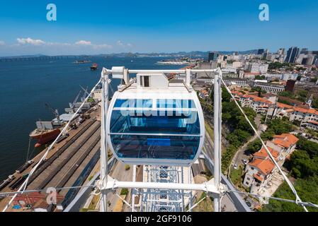 Rio de Janeiro, Brésil - 19 janvier 2021 : cabine Rio Star Ferris avec vue sur la ville. Banque D'Images