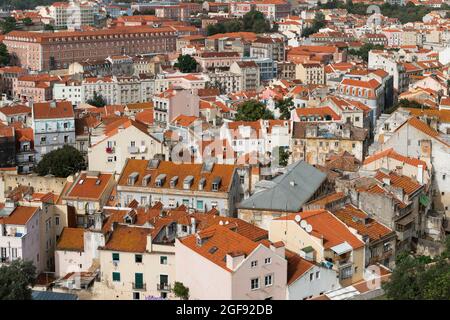 Vue sur les bâtiments traditionnels de l'ancien quartier de Mouraria, dans la ville de Lisbonne, Portugal Banque D'Images