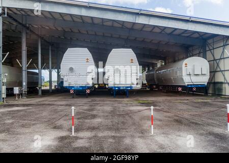 KOUROU, GUYANE FRANÇAISE - 4 AOÛT 2015 : segments de roquettes Soyouz au complexe de lancement de Soyouz au Centre Spatial Guyanais (Centre spatial de la Guyane) à Kourou, Banque D'Images