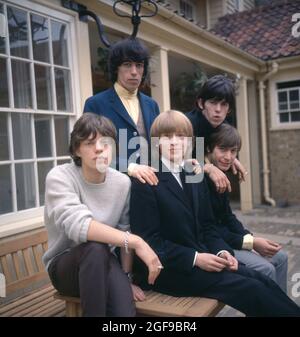 Photo du dossier datée du 12/09/64 des Rolling Stones. (De gauche à droite) Mick Jagger, Bill Wyman, Brian Jones, Keith Richards et Charlie Watts. Le batteur Rolling Stones Charlie Watts est décédé à l'âge de 80 ans, a déclaré Bernard Doherty, son attaché de presse londonien, à l'agence de presse de l'AP. Date de publication : le mardi 24 août 2021. Banque D'Images