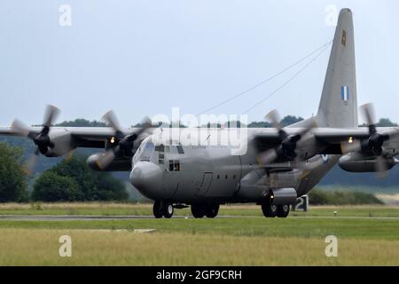 Atterrissage d'Hercules C-130 de la Force aérienne hellénique à la base aérienne de Florennes, Belgique - le 15 juin 2017 Banque D'Images