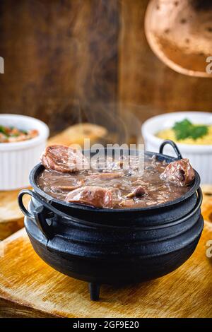 Feijoada, cuisine brésilienne typique dans l'État de minas gerais Banque D'Images