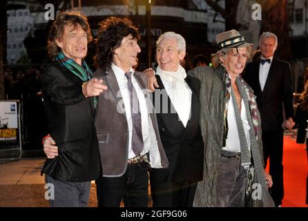 **PHOTO DE FICHIER** Charlie Watts est décédé . MICK JAGGER, RONNIE WOOD, CHARLIE WATTS, KEITH RICHARDS The Rolling Stones Scorses 'Shine A Light' film première Odeon cinéma, Leicester Square, Londres, Angleterre 2 avril 2008 demi-longueur Ref: CAP/PL € © Phil Loftus/Capital Pictures Banque D'Images