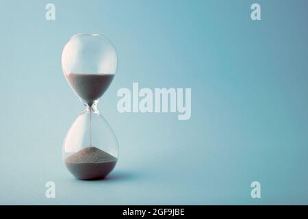 Horloge HourGlass en bleu Banque D'Images