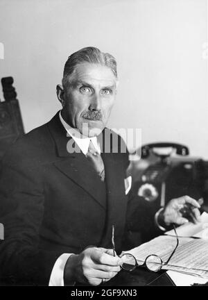 Le politicien allemand Franz von Papen en 1933. Sa recommandation à Hindenburg de faire d'Hitler un chancelier avec lui-même (von Papen) en tant que vice-chancelier fait de lui l'un des principaux coupables du début du contrôle nazi de l'Allemagne. Il est mort en 1969. Crédit: Bundesarchiv allemand Banque D'Images